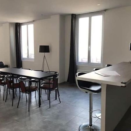 Appartement 10 Pers Face Gare Sncf Appart Hotel Le Cygne A Bourges Dış mekan fotoğraf