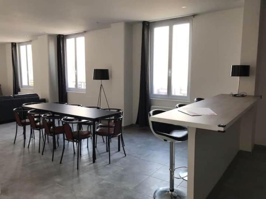 Appartement 10 Pers Face Gare Sncf Appart Hotel Le Cygne A Bourges Dış mekan fotoğraf