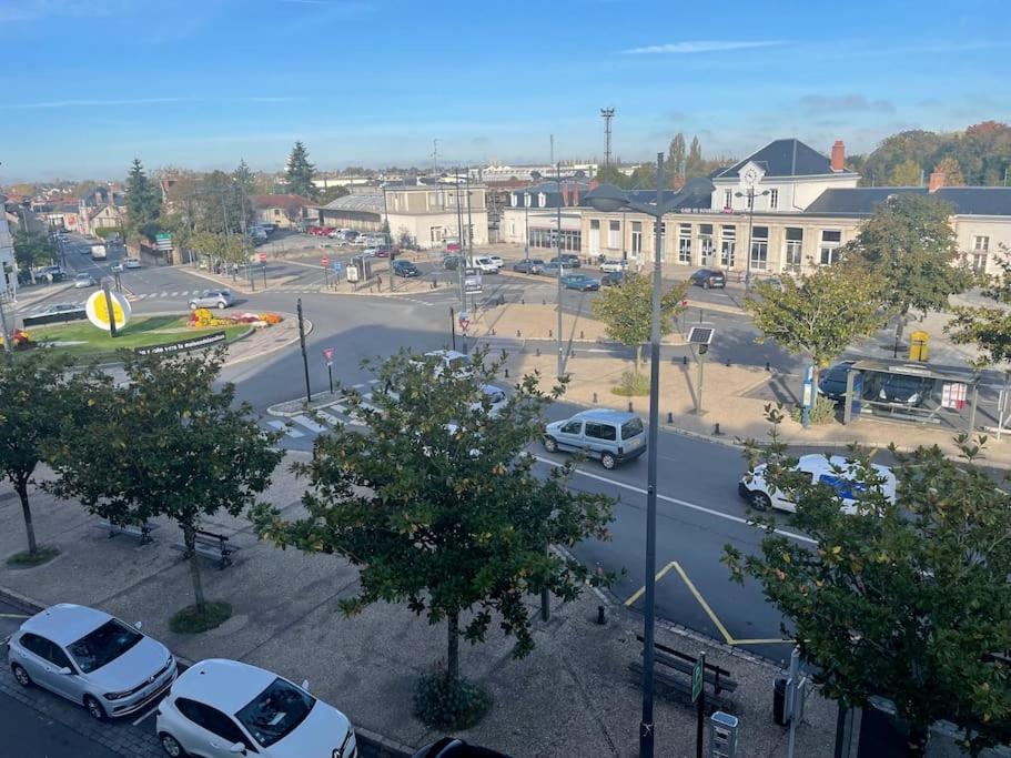 Appartement 10 Pers Face Gare Sncf Appart Hotel Le Cygne A Bourges Dış mekan fotoğraf